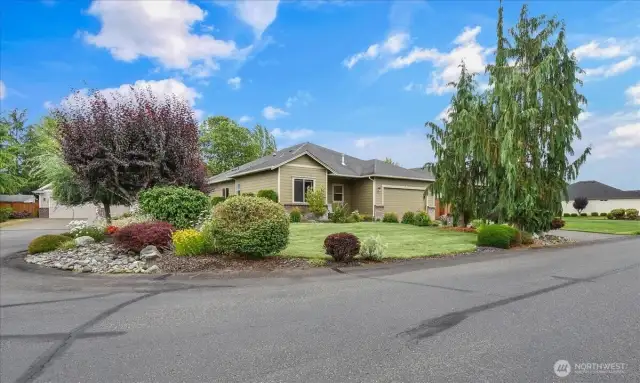 Single Story 3 Bedroom/2 Full Bathroom with 2,119 sq ft Home in Desired High Cedars Golf Course Community