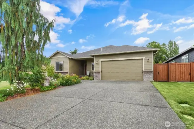 Single Story 3 Bedroom/2 Full Bathroom with 2,119 sq ft Home in Desired High Cedars Golf Course Community
