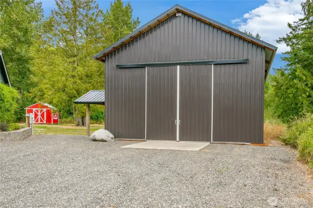 Shop with doors in front and back, electricity and room for all your needs.
