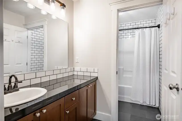 Upstairs full bathroom.