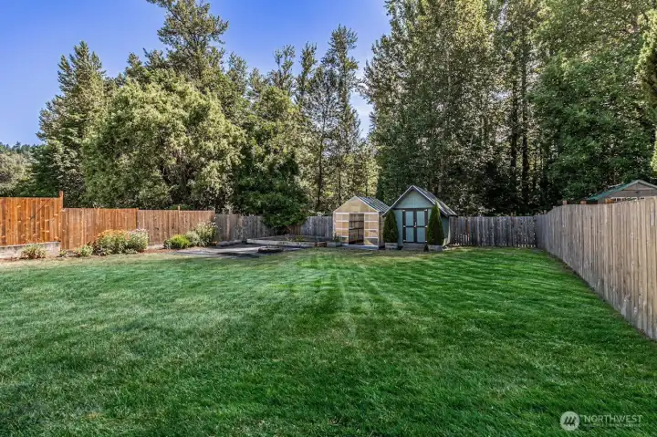 Great outdoor space, private fully fenced backyard that backs up to a greenbelt.