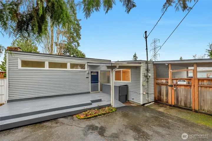 Entry with storage next to entry