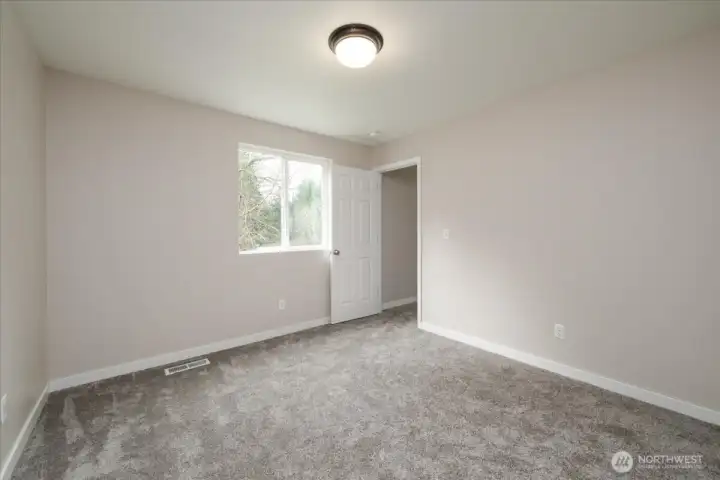 Main house: 4 identical upstairs bedrooms.