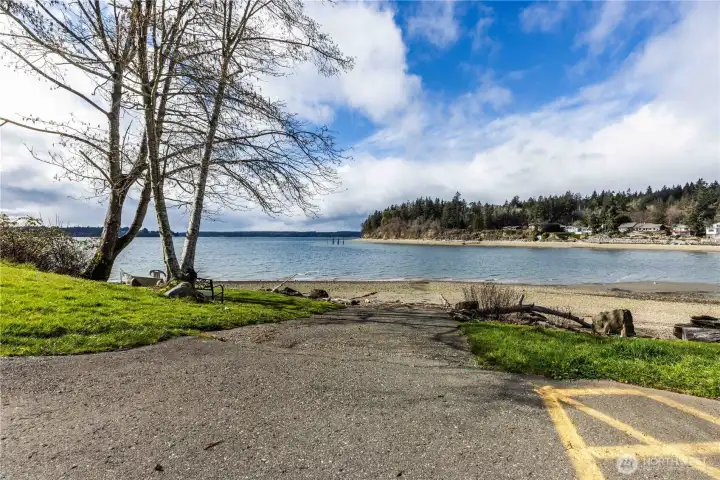 Beach access / boat launch