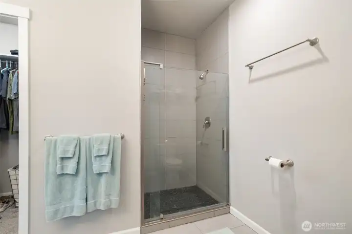 Primary en-suite bathroom.