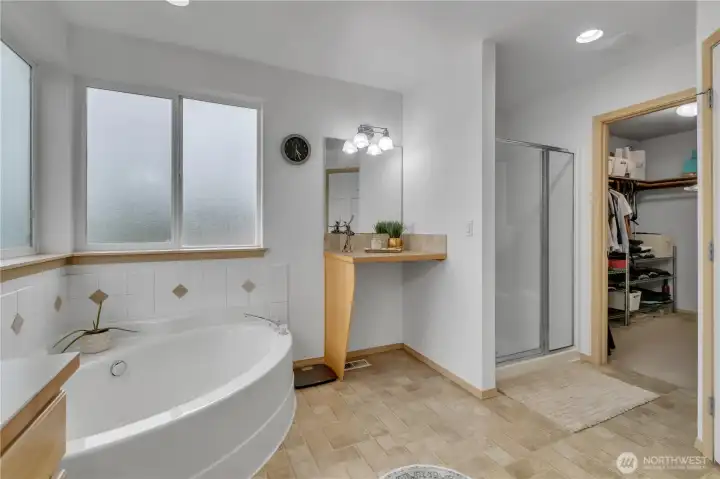 Master Bath with soaking tub