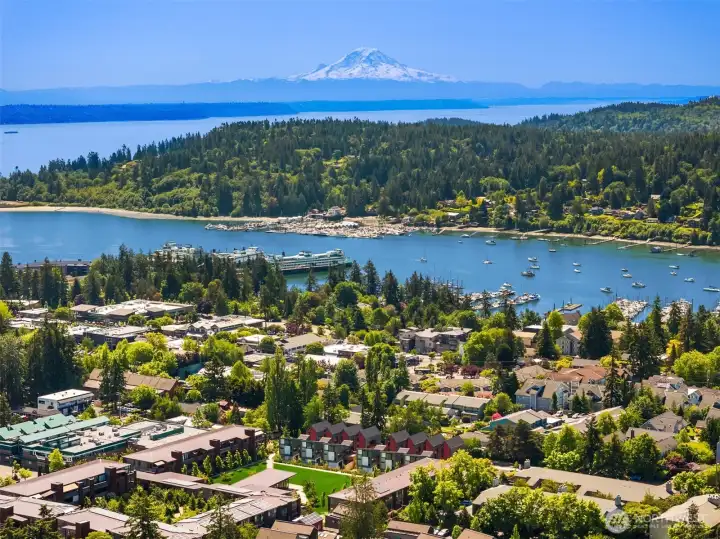 Located in the heart of downtown Winslow, Grow Community offers easy access to a vibrant array of shops, restaurants, galleries, parks, the ferry, and waterfront, providing residents with a convenient and dynamic urban lifestyle.