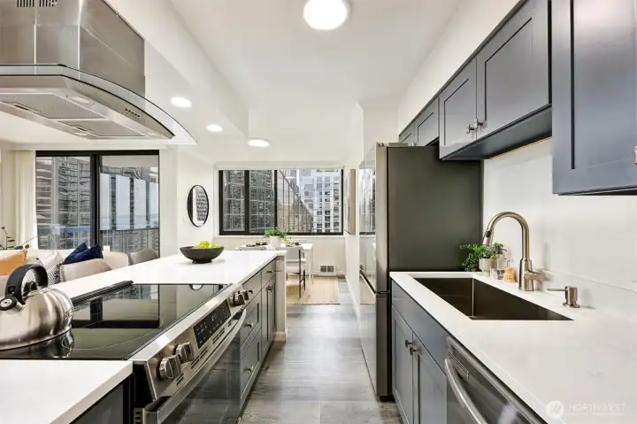 One more look back to see the balcony left of the dining area!