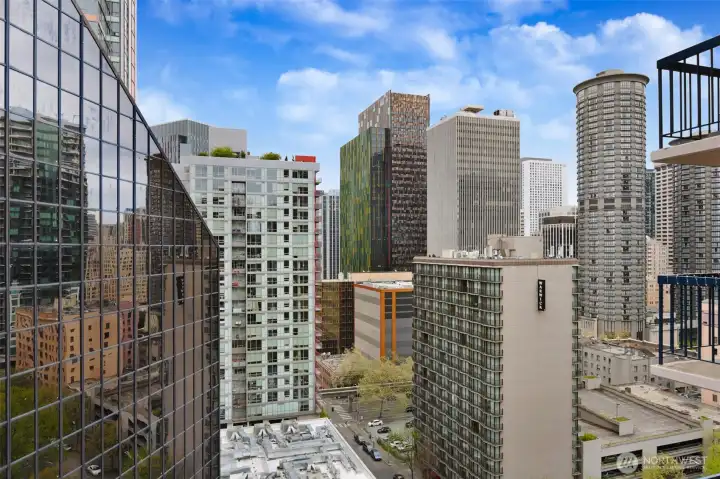 Being at the corner of 3rd and Lenora positions you perfectly between South Lake Union, downtown, Belltown, and the Waterfront!