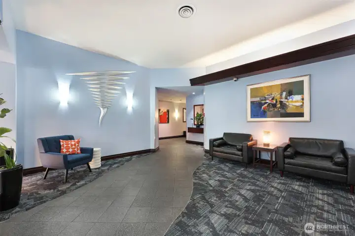 The secure lobby entry makes it easy to receive guests and packages (+ there's handy Amazon lockers!)