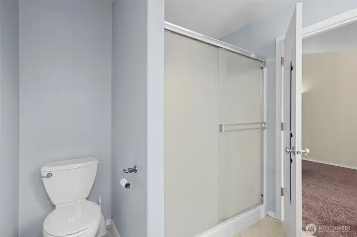 En-suite bathroom with walk-in shower