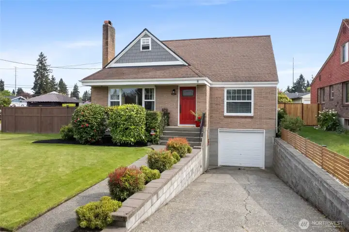 Built in 1952 includes many newer amenities, sewer line updated, kitchen remodeled, air conditioning.