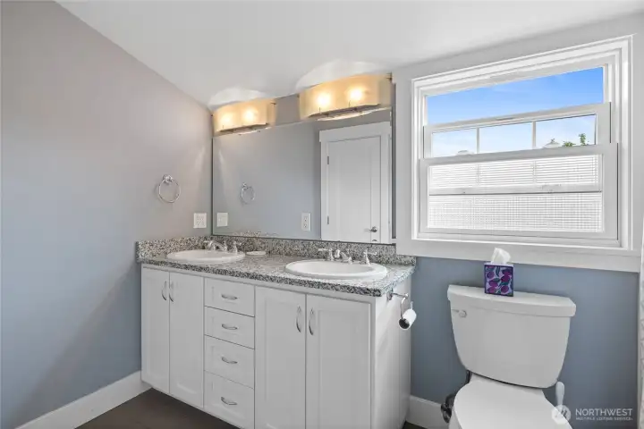 Primary en-suite full bath with jetted tub.
