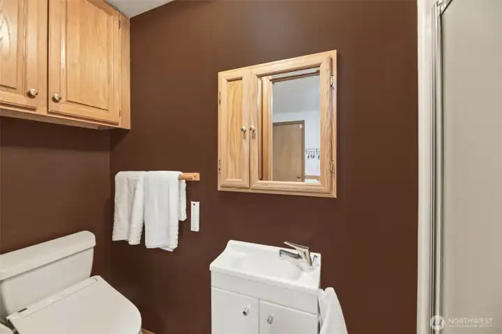 3/4 bath off mudroom.