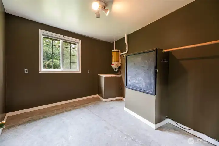 Extra bonus room off garage.