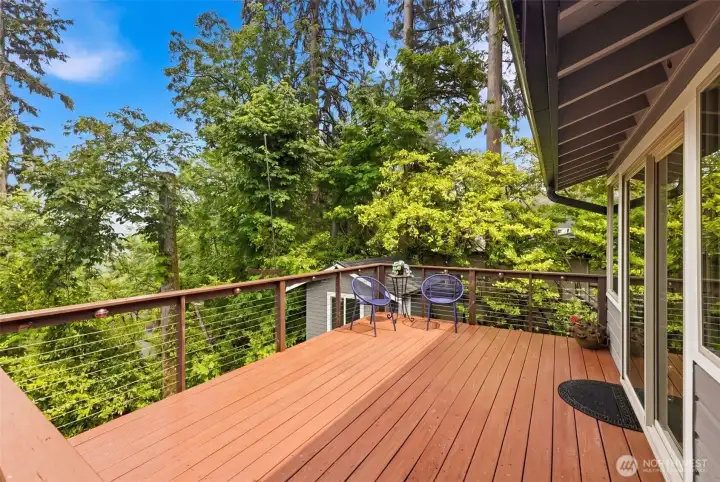 Private Kitchen Deck Surrounded by Greenery Private Kitchen Deck Surrounded by Greenery
