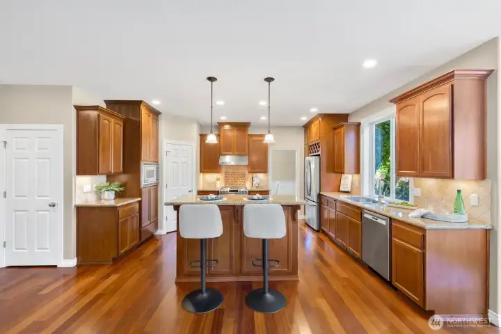 Gleaming and warm braziliain cherry hardwoods throughout kitchen and entry. Gleaming and warm braziliain cherry hardwoods throughout kitchen and entry.