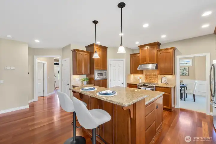 Beautiful kitchen, perfect for entertaining! Beautiful kitchen, perfect for entertaining!