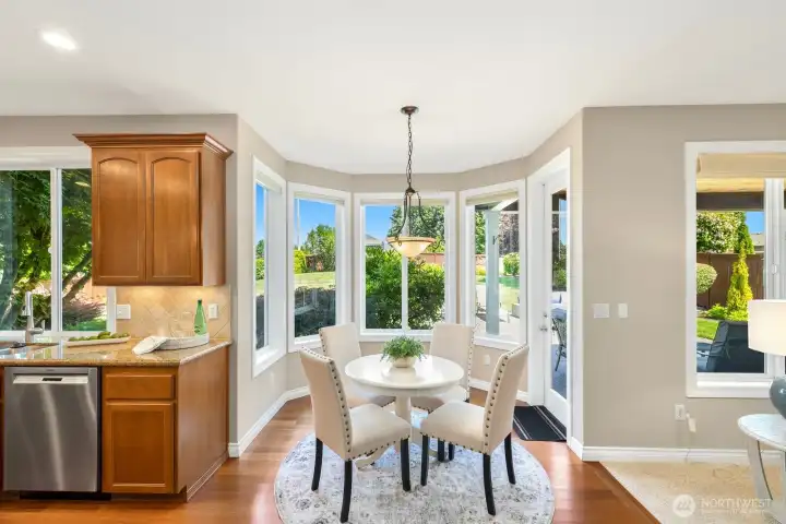 Eating area off kitchen with beautiful backyard views! Eating area off kitchen with beautiful backyard views!