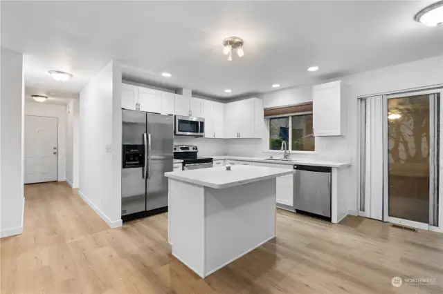 Beautiful kitchen with BRAND NEW countertops and cabinets