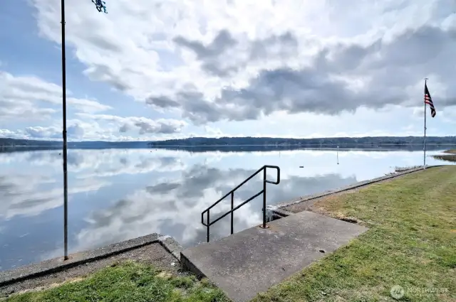 Just 4 stairs down to ~300' of community owned Hood Canal beach!