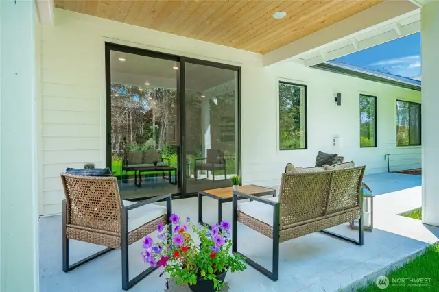 Photos shown are of a similar floor plan previously built in a different neighborhood (The Ridge in Blaine). Finishes and features may vary. Some items pictured reflect buyer-selected upgrades which are not included in the base price and may be added at an additional cost.