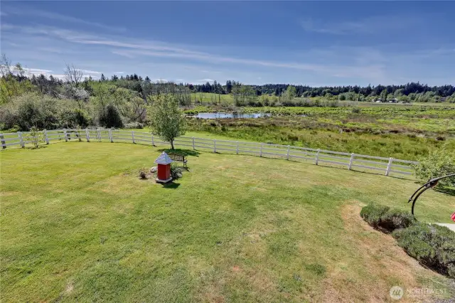 This is a nature lover's and bird watcher's paradise. The seasonal pond and varied landscape provides an attractive haven for wildlife of all kinds!