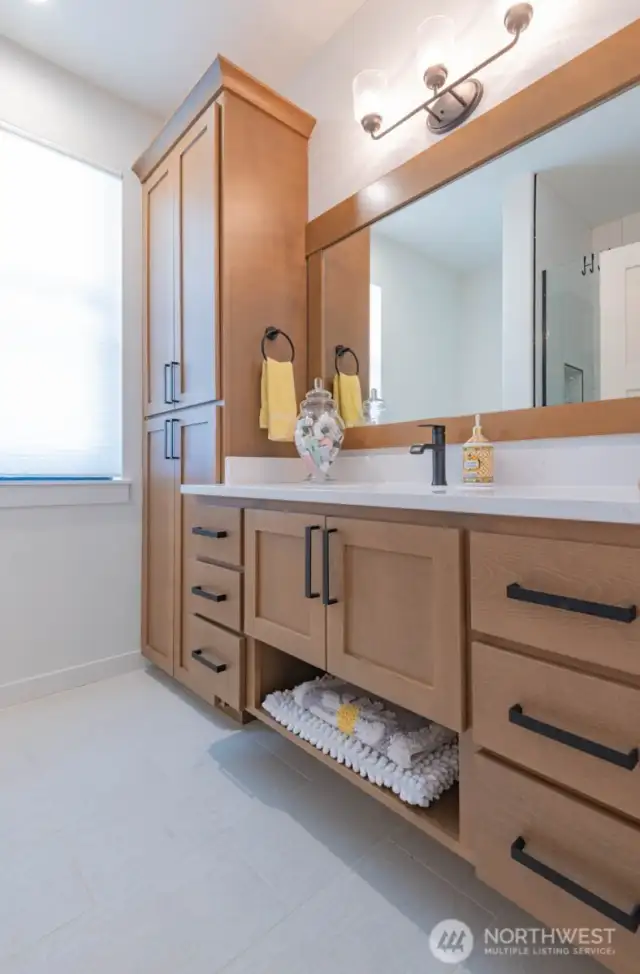 Upstairs Guest Suite Bath Area.