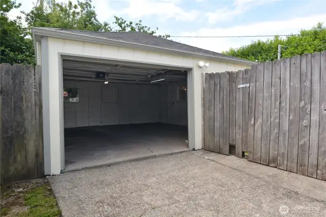 Garage / Shop