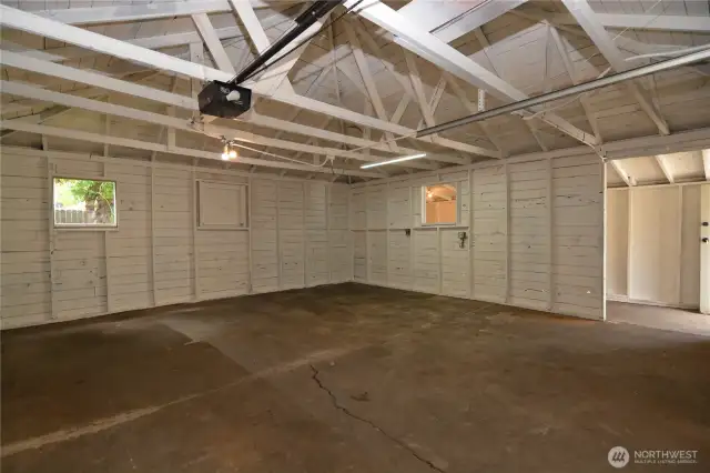 Garage / Shop