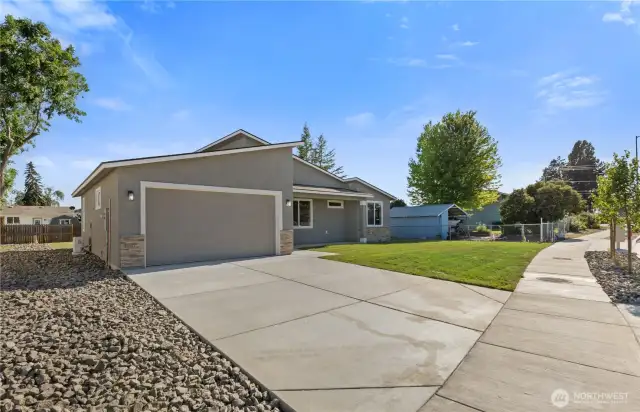 Photo of home previously built. Photos my include upgrades not included.