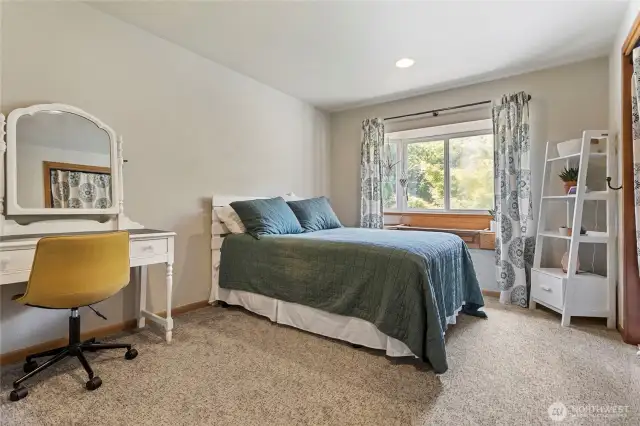 Upstairs bedroom 2 with bay window desk
