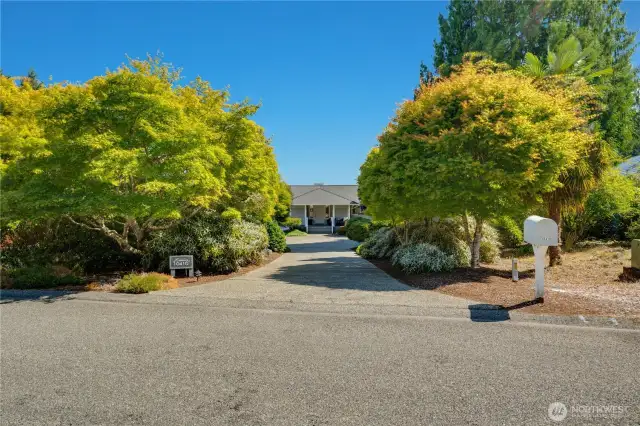 Step into the prestigious gated Wind ‘N Tide community, where private beach rights grant direct access to the serene shores of Henderson Bay for tranquil waterfront strolls and breathtaking sunsets.