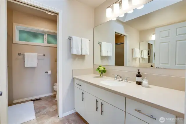 Primary en-suite bathroom.