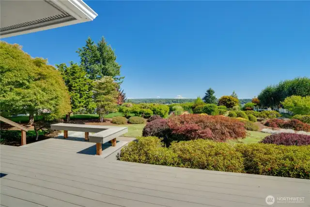 Savor an aperitif on the charming built-in bench seating just outside the dining space.