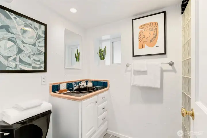Lower Level ensuite 3/4 bathroom