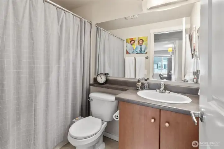Full bath in the hall way.