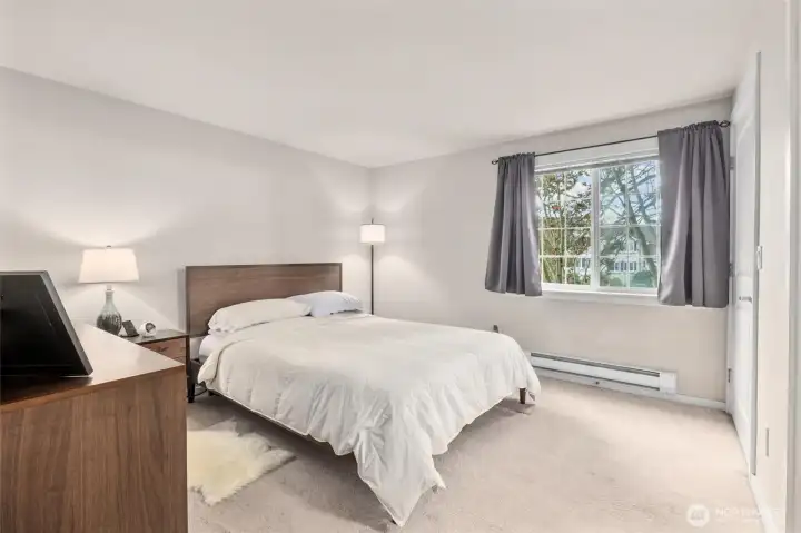 Primary bedroom w/walk in closet and full bath.