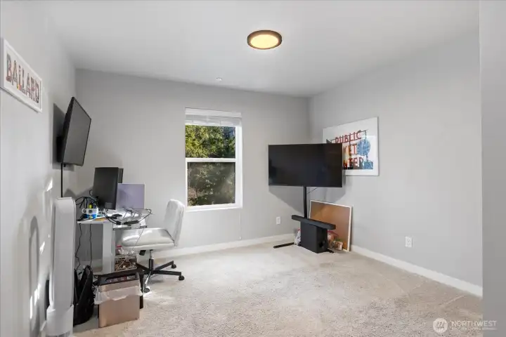 Lower level 3rd bedroom with greenbelt views & private en-suite!