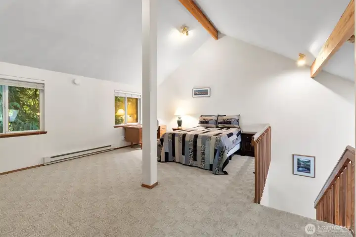 Loft Space, 3rd bedroom w/ space as office or for play room