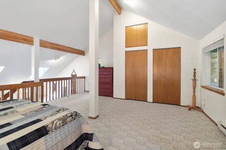 Loft Space, 3rd bedroom w/ space as office or for play room