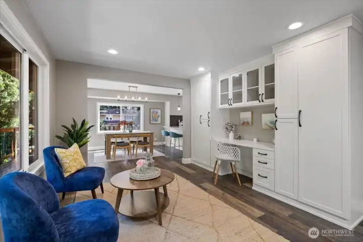 Custon California Closet work station with soft close and pullouts!  Ideal for those who like to work in a more open space... close to everything!