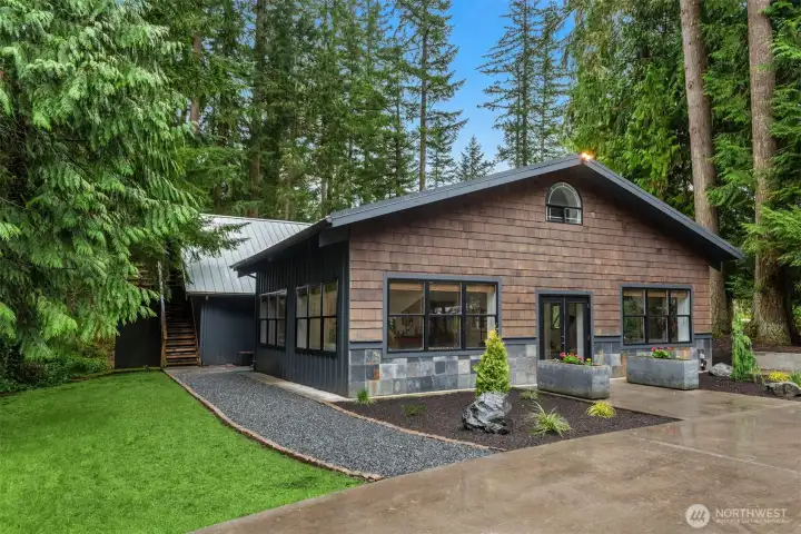 Detached 24x36 space ideal for a luxury home gym, office or creative studio