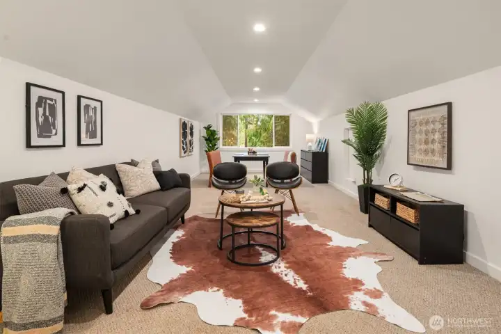 Versatile flex space ideal for art studio or creative use