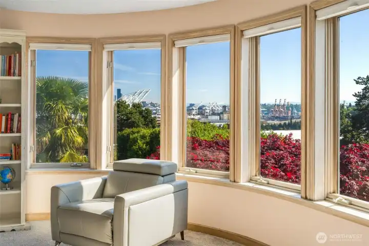 180 degree unobstructed views.