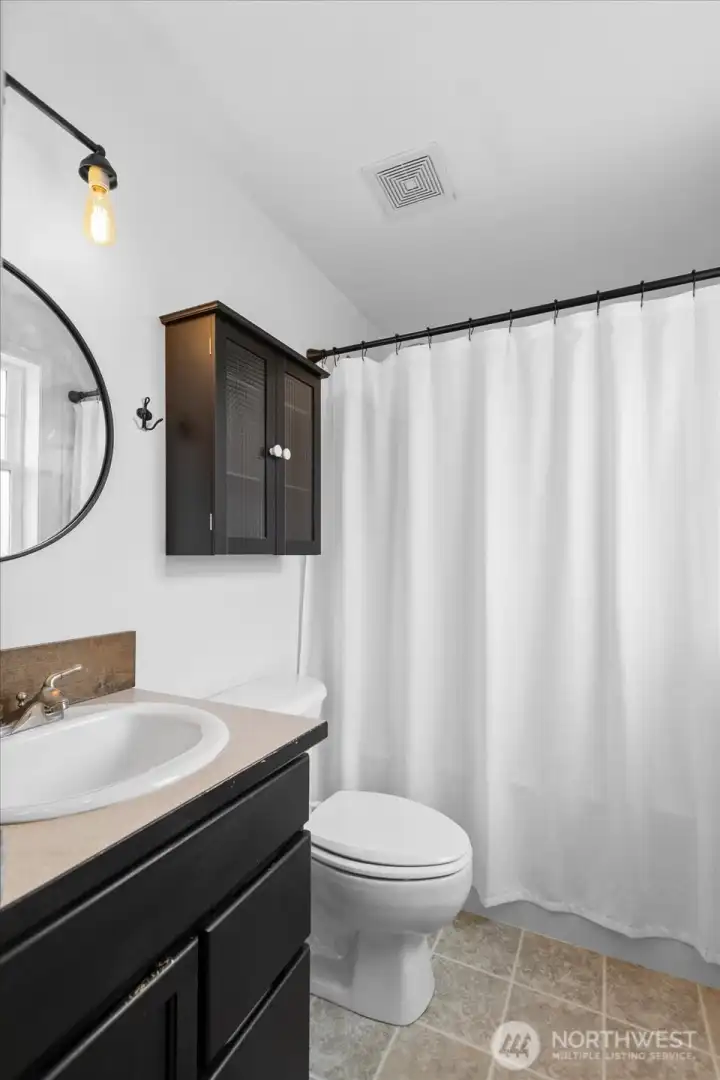 En-suite primary bath.