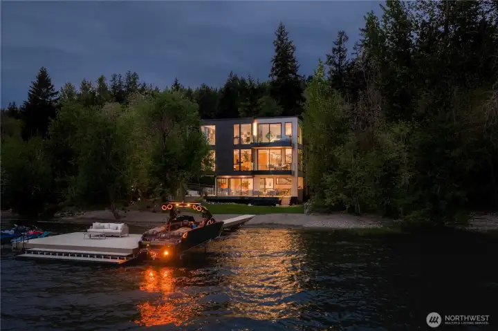 A home defined not by excess, but by intention. Where architecture, setting, and experience exist as one.