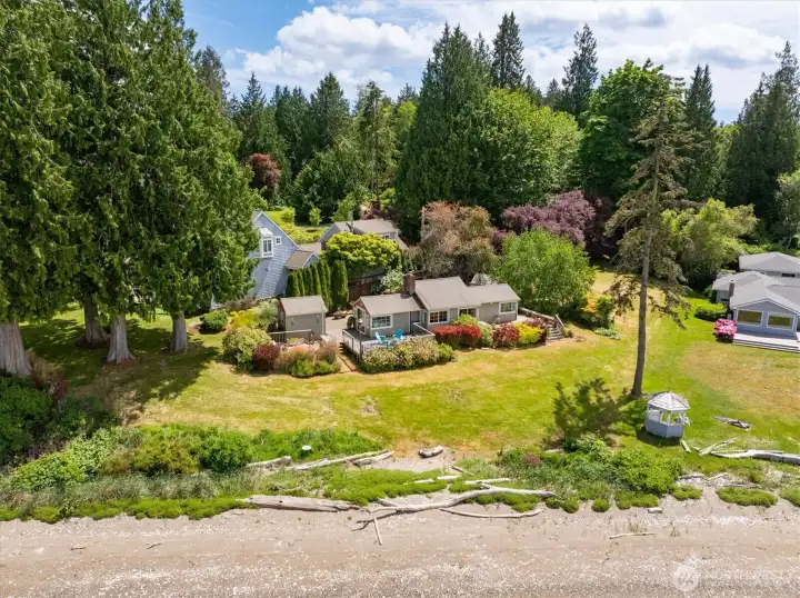 86 feet of Hood Canal waterfront is yours for the reveling. 86 feet of Hood Canal waterfront is yours for the reveling.