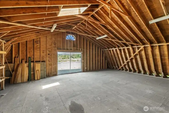 Epic hayloft with another view deck!
