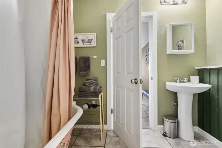 MIL Guest bath
